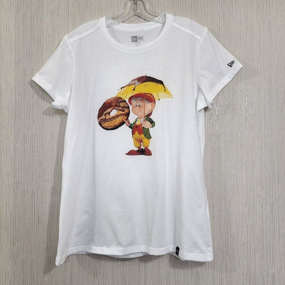 New Era Keebler elf holding a fudge‎ striped cookie short sleeve graphic t-shirt